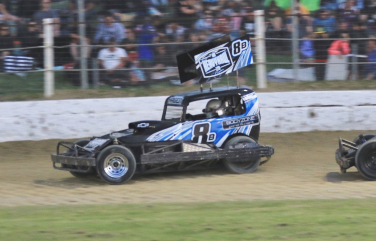 All Hawkeyes contenders to front at Meeanee Speedway opener