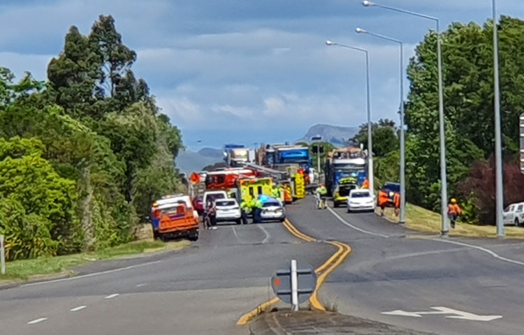 Serious crash closes expressway in Napier