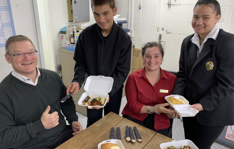 Flaxmere College students say thanks to essential workers with delivered meals