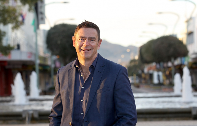 Hastings councillor Damon Harvey running for mayor