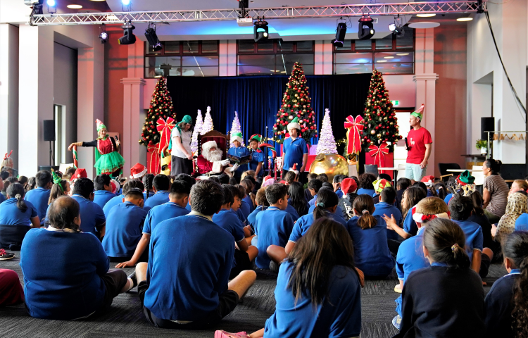 Santa comes to Toitoi