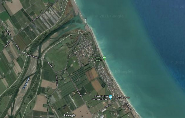 Search and rescue effort underway for "person in trouble" at Groin Point, Haumoana 