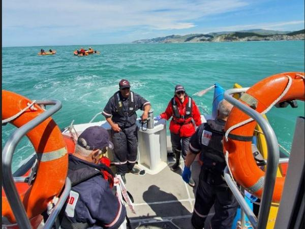 Successful rescue training day on the water at Waimarama