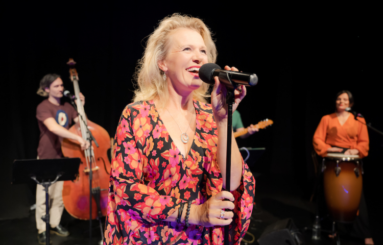 Video: Entertainer Ali Harper brings Carol King's iconic music to life at Toitoi