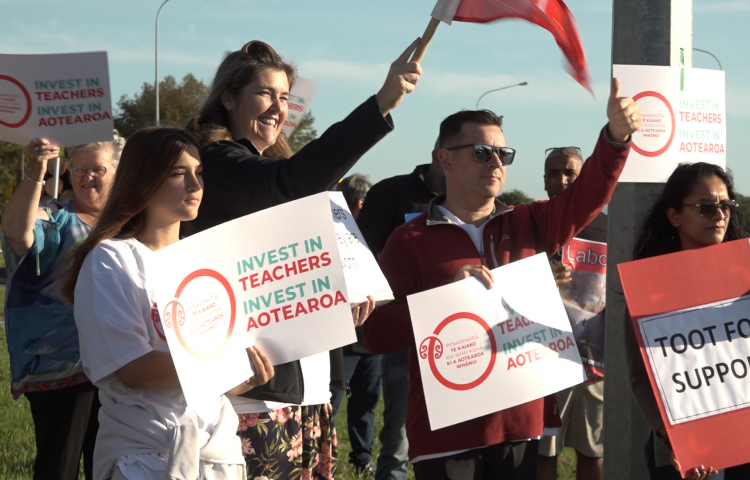 Video: Hawke's Bay teachers' join nationwide strike action