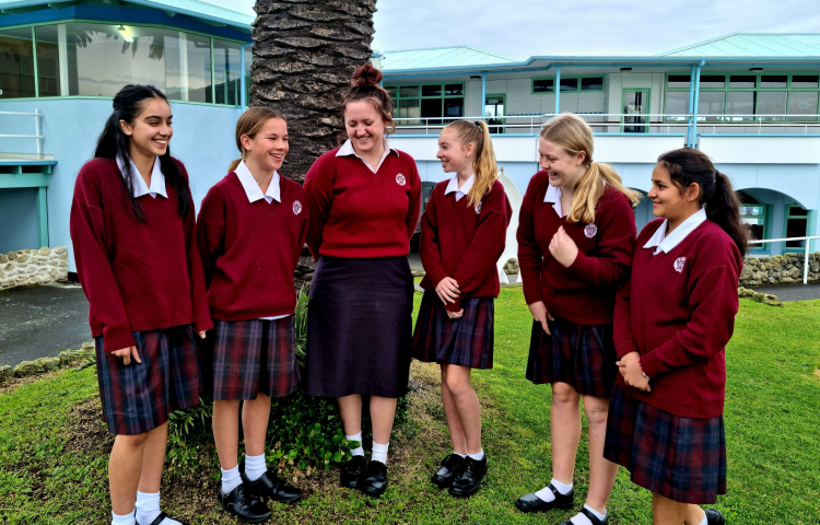Younger Sacred Heart College students acknowledge ‘big sister’
